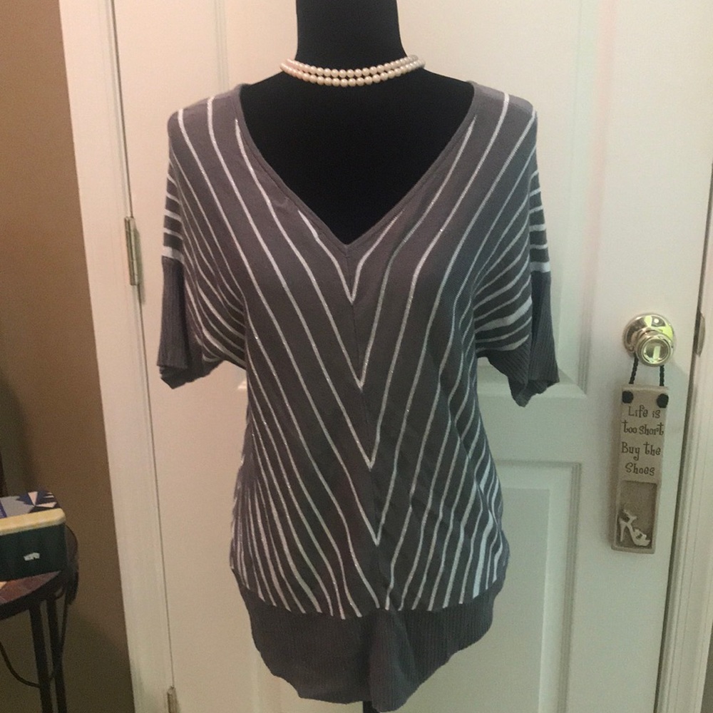 Never worn V front and back top ribbed bottom